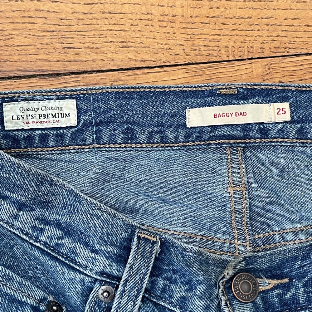 Levi's Premium Baggy Dad 90s Loose Jeans - Picture 4 of 11